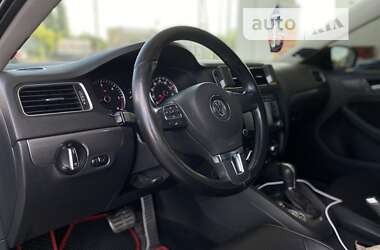 Седан Volkswagen Jetta 2013 в 