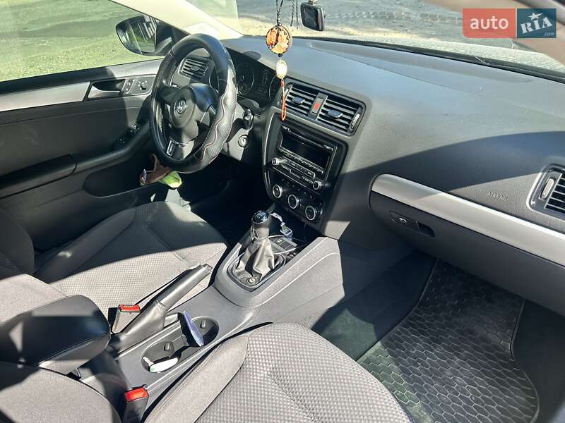 Седан Volkswagen Jetta 2013 в Хмельницькому