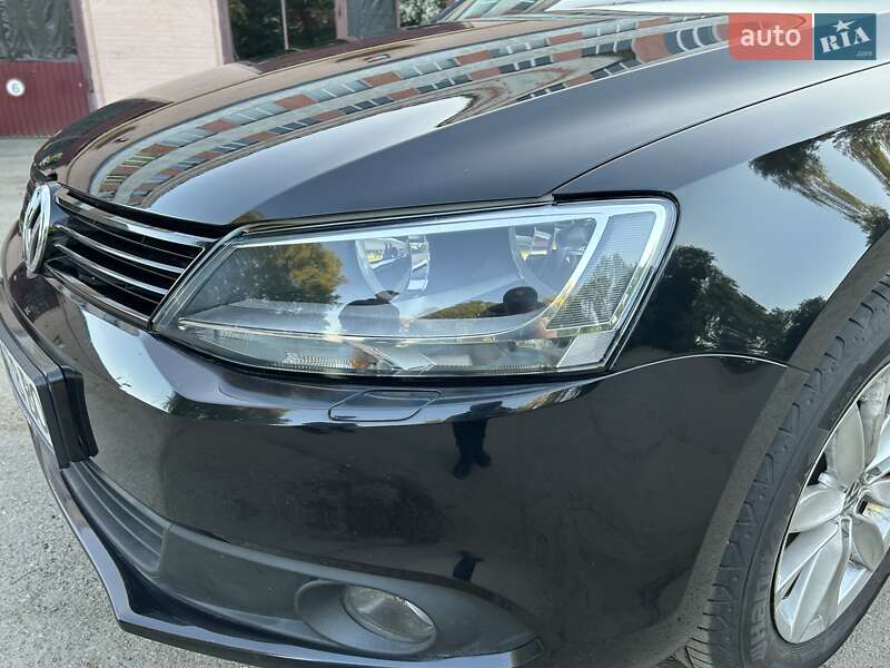 Седан Volkswagen Jetta 2013 в Хмельницькому