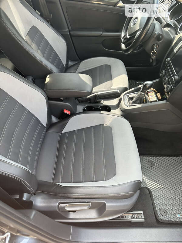 Седан Volkswagen Jetta 2016 в Николаеве