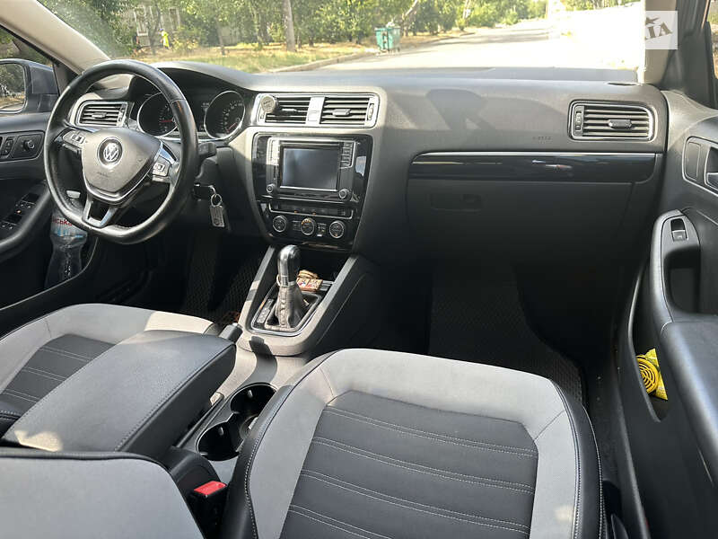 Седан Volkswagen Jetta 2016 в Николаеве