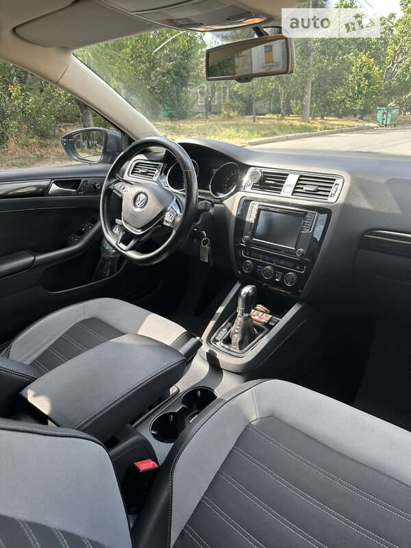 Седан Volkswagen Jetta 2016 в Николаеве
