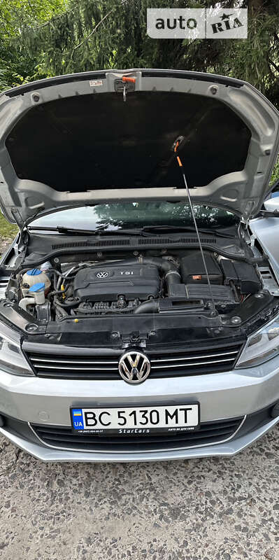 Седан Volkswagen Jetta 2013 в Львове