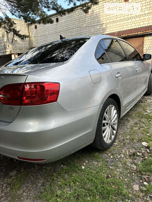 Седан Volkswagen Jetta 2013 в Львове