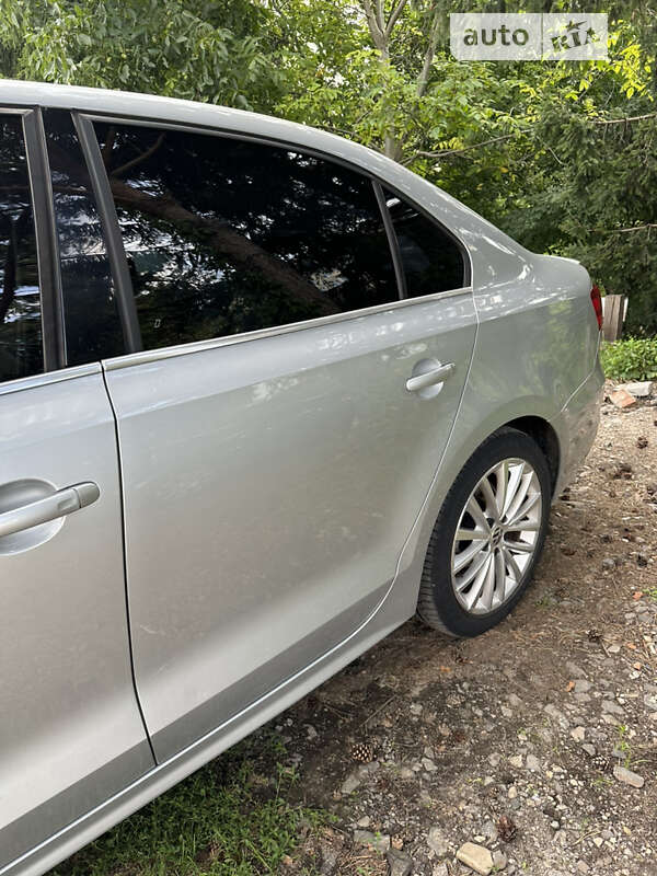Седан Volkswagen Jetta 2013 в Львове