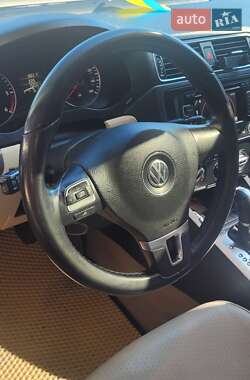 Седан Volkswagen Jetta 2012 в Вараше