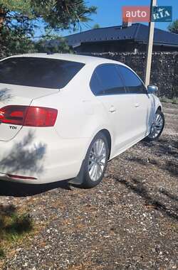 Седан Volkswagen Jetta 2012 в Вараше