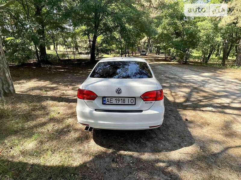 Седан Volkswagen Jetta 2013 в Днепре