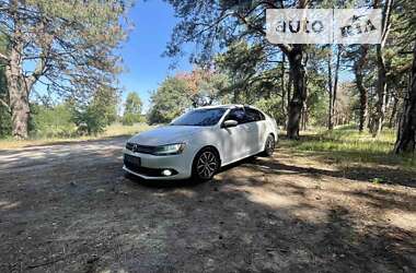 Седан Volkswagen Jetta 2013 в 