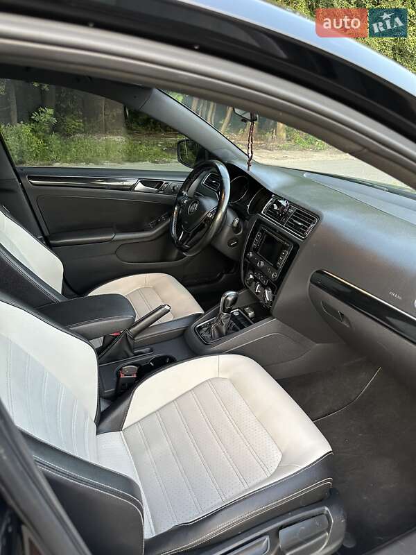 Седан Volkswagen Jetta 2014 в Днепре