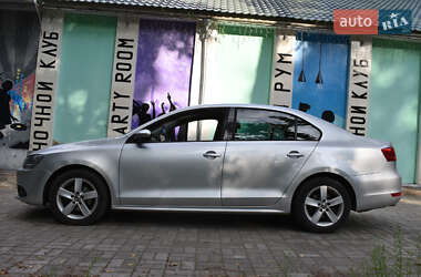 Седан Volkswagen Jetta 2011 в Глухові