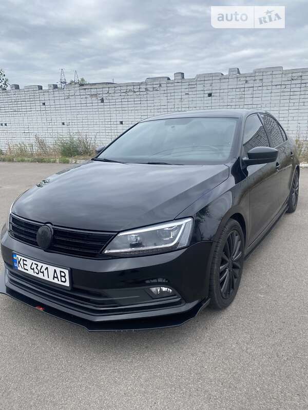 Седан Volkswagen Jetta 2015 в 