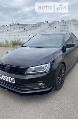 Седан Volkswagen Jetta 2015 в 