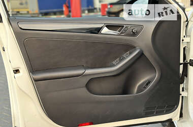 Седан Volkswagen Jetta 2014 в 