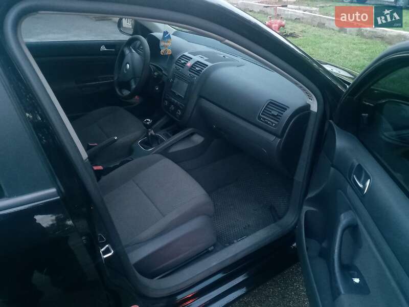 Седан Volkswagen Jetta 2006 в Новых Санжарах