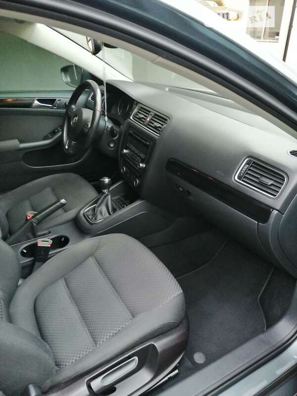 Седан Volkswagen Jetta 2011 в Івано-Франківську