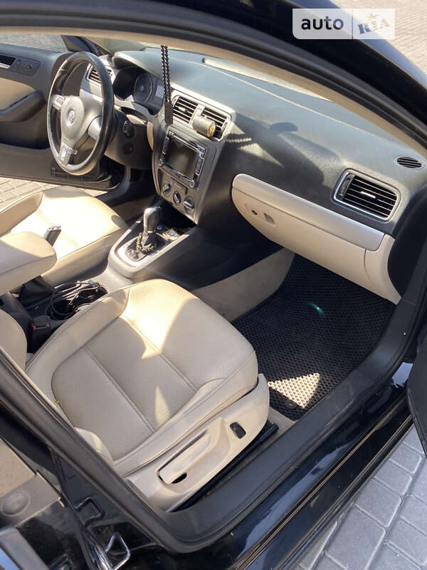 Седан Volkswagen Jetta 2014 в Днепре