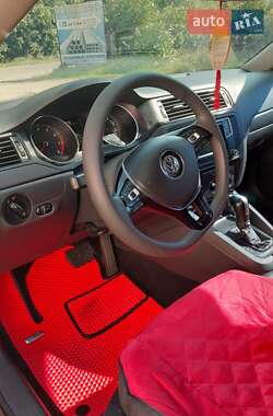 Седан Volkswagen Jetta 2016 в 