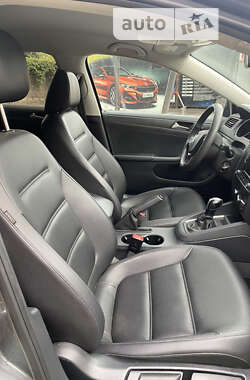 Седан Volkswagen Jetta 2015 в 