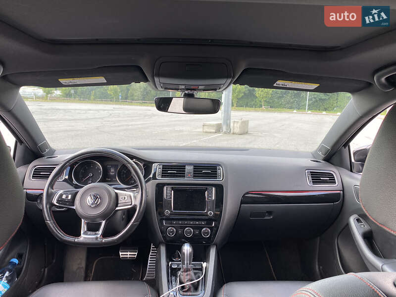 Седан Volkswagen Jetta 2016 в Львові