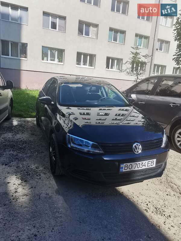 Седан Volkswagen Jetta 2011 в Львові