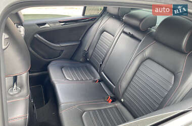 Седан Volkswagen Jetta 2016 в 