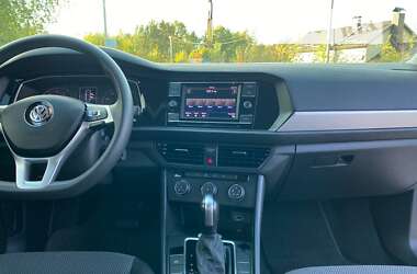 Седан Volkswagen Jetta 2018 в Хмельницком