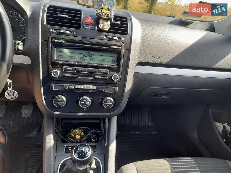 Седан Volkswagen Jetta 2009 в Тернополі