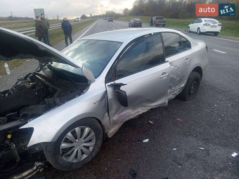 Седан Volkswagen Jetta 2013 в Львові