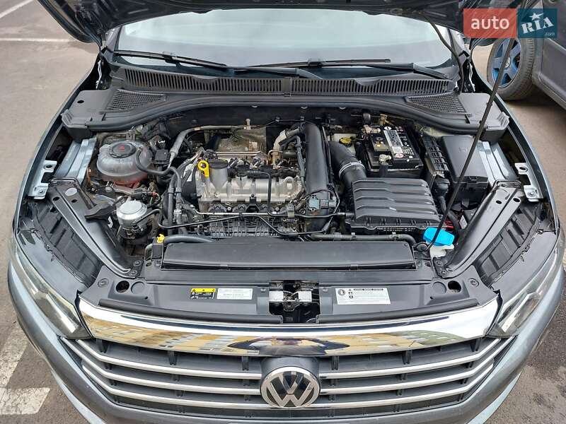 Седан Volkswagen Jetta 2019 в Луцьку