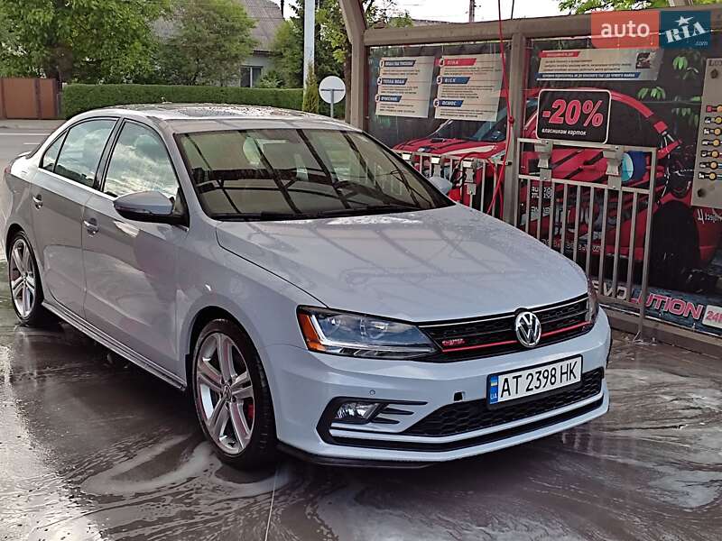 Седан Volkswagen Jetta 2017 в Ивано-Франковске