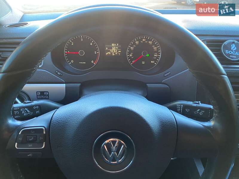 Седан Volkswagen Jetta 2011 в Ровно