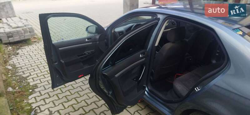 Седан Volkswagen Jetta 2005 в Ужгороді