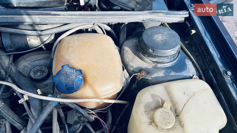 Седан Volkswagen Jetta 1989 в Чернігові