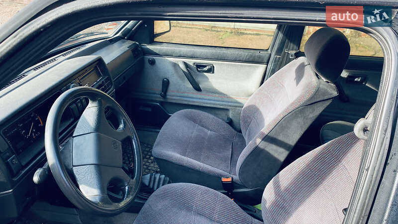 Седан Volkswagen Jetta 1989 в Чернігові