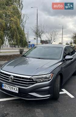 Седан Volkswagen Jetta 2018 в 