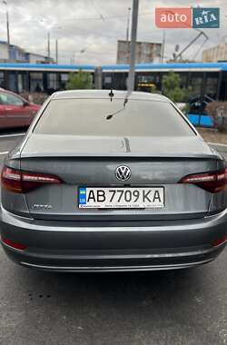 Седан Volkswagen Jetta 2018 в 