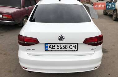 Седан Volkswagen Jetta 2016 в 