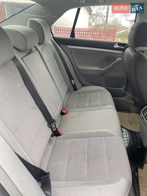 Седан Volkswagen Jetta 2006 в Старокостянтинові