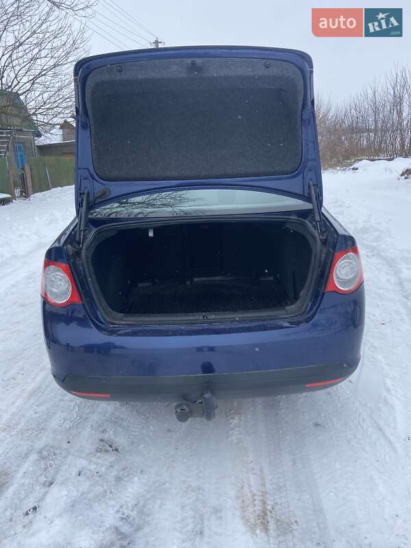 Седан Volkswagen Jetta 2006 в Старокостянтинові