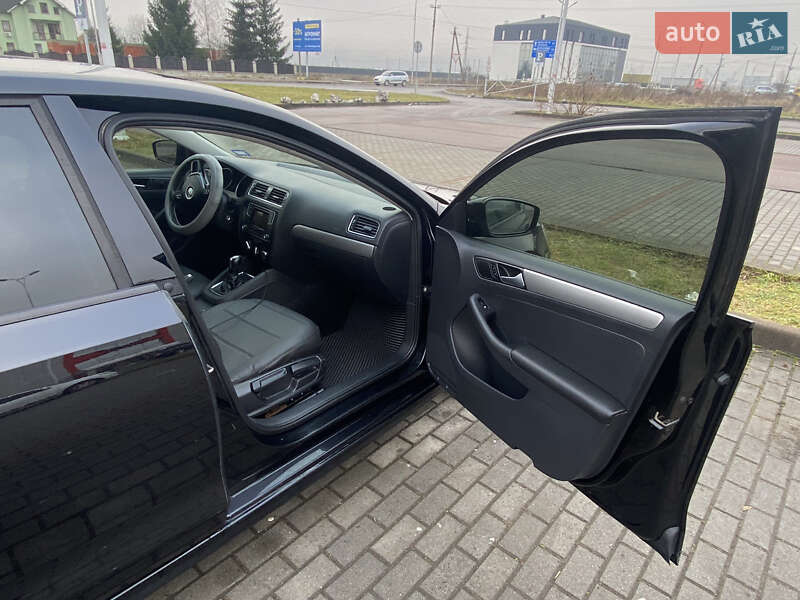 Седан Volkswagen Jetta 2017 в Хусті