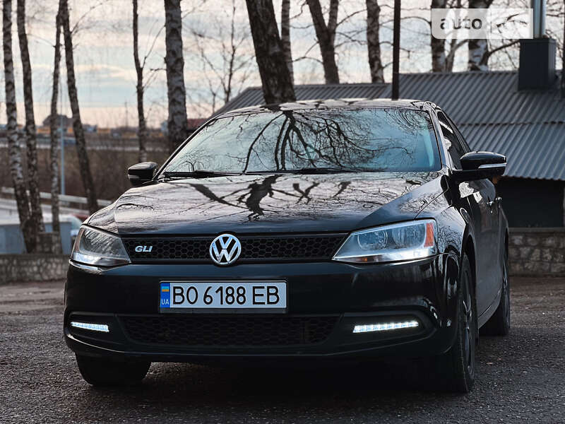 Седан Volkswagen Jetta 2012 в Тернополе