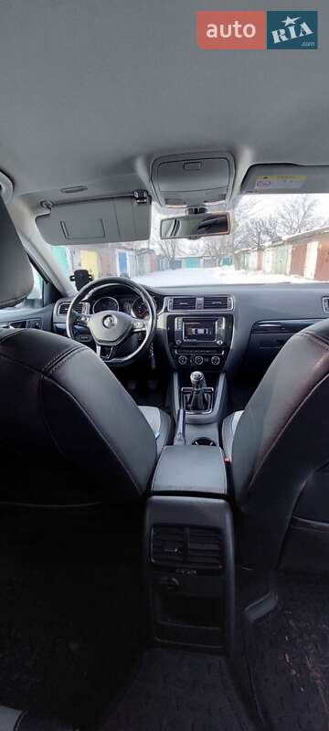 Седан Volkswagen Jetta 2016 в Покровську