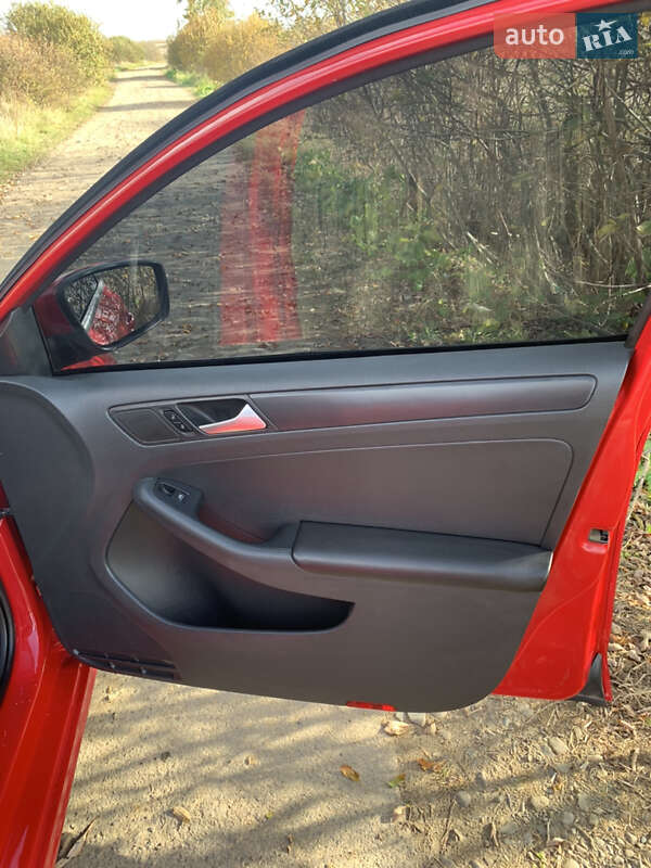 Седан Volkswagen Jetta 2012 в Івано-Франківську