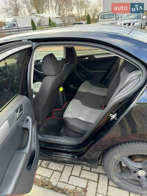 Седан Volkswagen Jetta 2017 в Львове