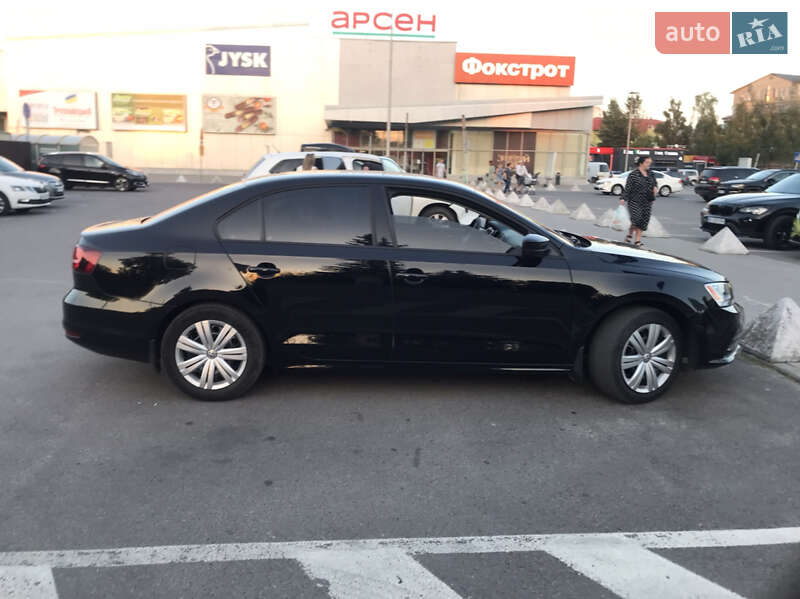 Седан Volkswagen Jetta 2016 в Львові