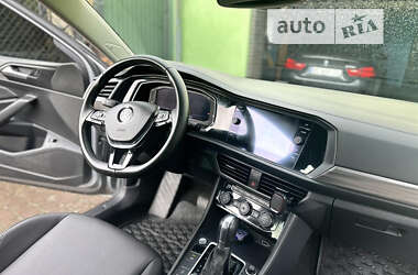 Седан Volkswagen Jetta 2019 в 