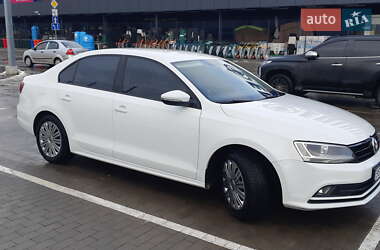 Седан Volkswagen Jetta 2016 в 