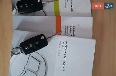 Седан Volkswagen Jetta 2016 в 