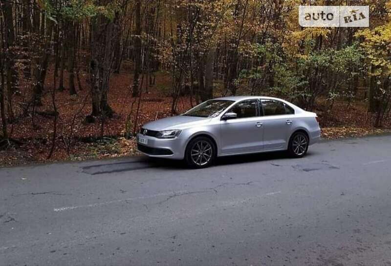 Седан Volkswagen Jetta 2013 в Буську